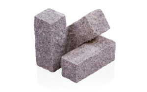 Stelen und Palisaden aus Naturstein "Granit Douro" von Natur & Stein Bergschneider